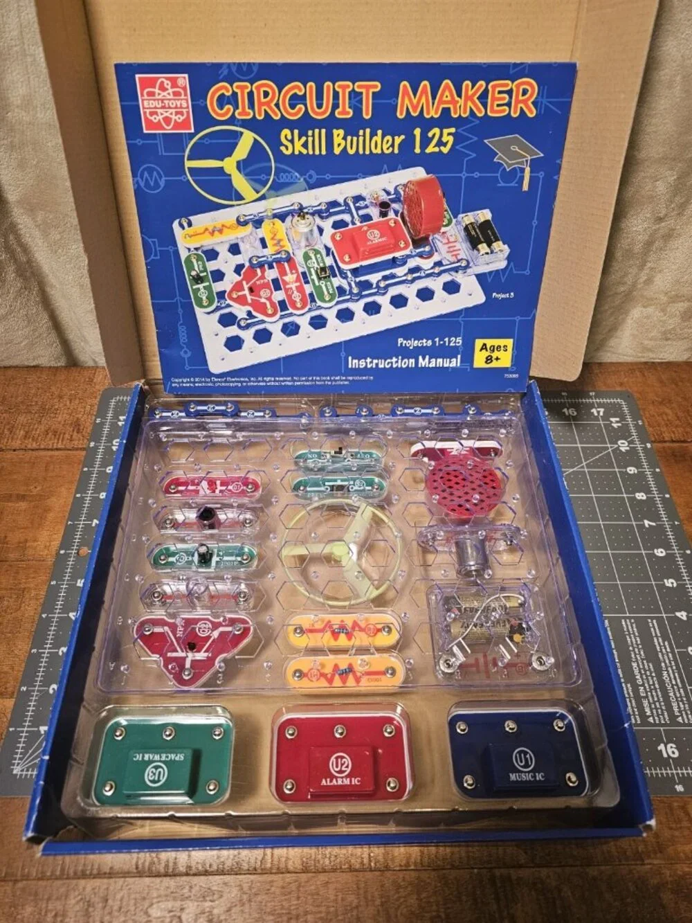 Edu Toys Circuit Maker Skill Builder Create 125 electronics projects W/ Cool
